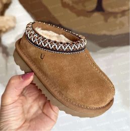 Pantofole Tasman per bambini da bambino Scarpette Tazz per bambini Ciabatte in pelliccia di castagno Pelle di pecora Shearling Stivaletti classici ultra mini Sabot invernali Slip-on in lana Piccoli stivali grandi 9558ESS