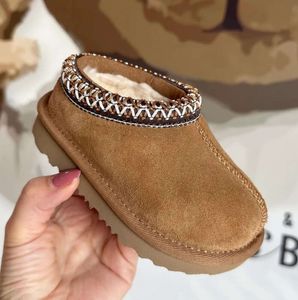 Niños pequeños Tasman uggskid Zapatillas Tazz Botas de bebé Diapositivas de piel castaña Piel de oveja Shearling Classic Ultra Mini Boot Mulas de invierno con semillas de mostaza Little Big 8115ess