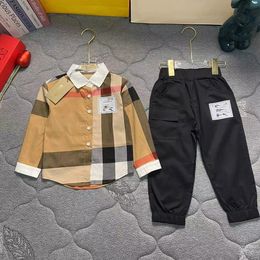 Mode enfants vêtements de créateurs ensemble et pantalons bébé filles garçons survêtement de luxe designers lettre à manches longues à capuche vêtements pour enfants