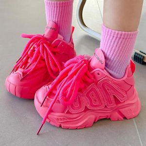 Kinderen reizen roze lederen sneakers slip-on lente meisjes casual outdoor 2024 nieuwe schoolkinderen hardloopschoenen mode atletische sneaker maat 26-35