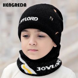 Ensemble de chapeau d'extérieur pour enfants d'hiver avec écharpe chauffe-cou épais doublé de polaire Skullies bonnets en laine douce tricoté Bonnet enfant garçon 240309