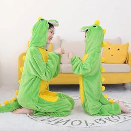 Kigurumi anime bodysuit voor kinderen van 4 tot 12 jaar groen dinosauruskostuum schattig cartoon dier onesie jongens meisjes winterpyjama 240103