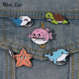 Killer van Ocean Email Pins Custom Puffer Fish Turtle Shark Starfish Broches Rapel Badge Black Insect Animal Sieraden Gift voor vrienden