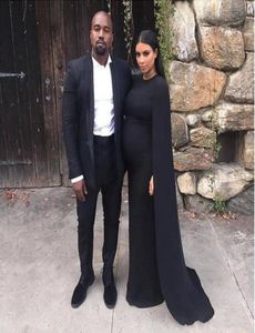 Kim Kardashian Zwarte Celebrity Jurken Met Jewel Neck Satijn Rode Loper Avondjurk Met Cape Schede Sweep Trein Gothic 20164159551