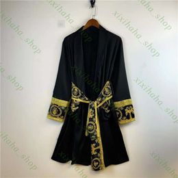 Kimono Men's Jackets Men Silk Sleepwear Camisco Casco de Kimono Batrobe Luz de lujo retro Viento viento macho Hogar Wear Pajamas Style 173