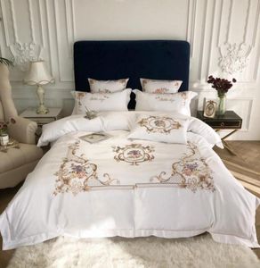 Couvre-couette King Queen Size Cover Flatfited Lit Set White Chic Broidery 4pcs Silk Cotton Wedding Liberdding Ensembles Luxury Home 5391166