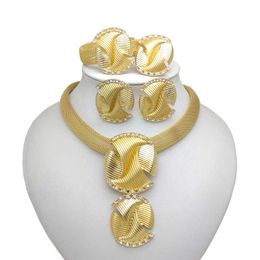 Kingdom Ma Nieuwe Mode Afrikaanse Goud Kleur Bruids Sieraden Sets Voor Vrouw Ketting Oorbellen Ring Party Sieraden Geschenken H1022