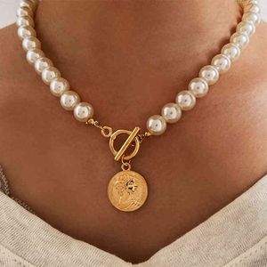 KissMe Classic Acrylic Pearl Strand voor Vrouwen Goud Kleur Alloy Coin Queen Portret Hanger Ketting Mode-sieraden