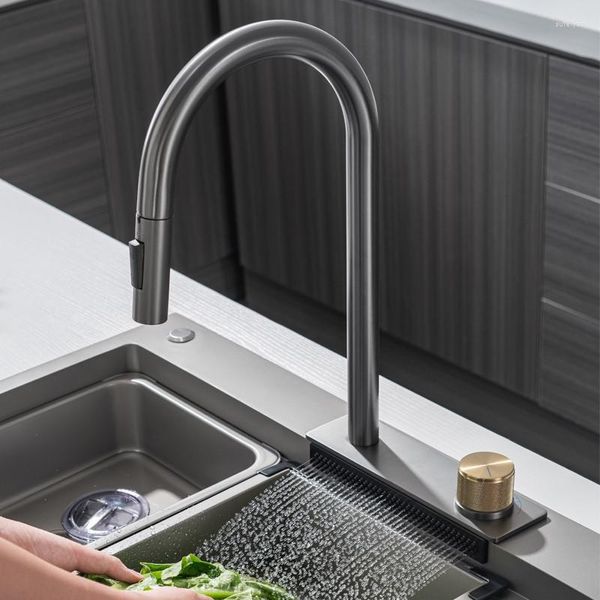 Grifos de cocina Juego de fregadero de acero inoxidable 304 de latón Mezclador extraíble Grifos de cascada Girar llave Pistola de control termostático gris