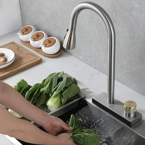 Robinets de cuisine brossés / arme gris robinet de cascade et eau froide retirer le mélangeur à 360 degrés
