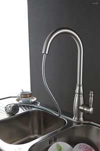 Grifos de cocina de níquel cepillado Clour Pull Out Spray Faucet Grifo mezclador de un solo orificio Montado en cubierta Pull-down