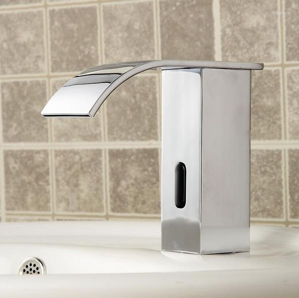 Grifos de cocina Grifo de sentido infrarrojo cromado Baño de latón Lavabo de un solo orificio Lavabo de cobre Cascada