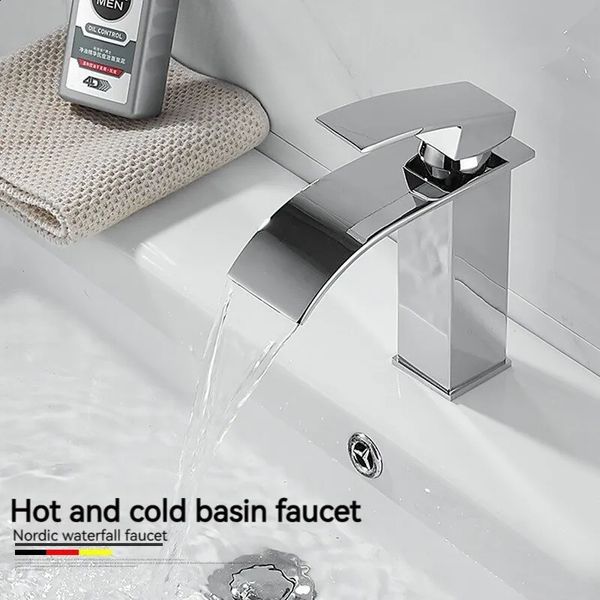 Grifos de cocina Núcleo de cobre Grifo de cascada europeo Pintura para hornear negra y lavabo frío Lavabo Cambio libre de agua 231030