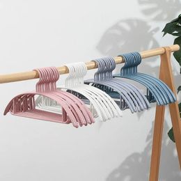 Keukenopslag Antislipdroogrek Huishoudelijke plastic kleerhanger Dikke kleding die brede schouder halfronde plank ophangt Geen spoor