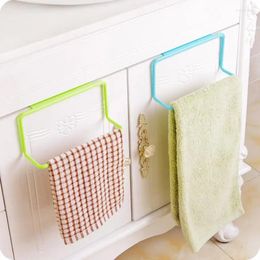 Rack de serviette d'organisateur de cuisine en plastique Plastique suspendue Salle de bain armoire de salle de bain étagère pour les accessoires de fournitures