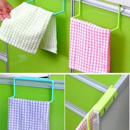 Porte de rangement de cuisine porte coche à crochet haut coussin serviette de serviette de serviette d'organisateur étagère suspendue armoire de salle de bain arrière