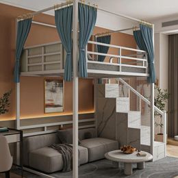 Rangement de cuisine petit appartement avec lits en fer pour les étages supérieurs et inférieurs, dortoirs, cadres de grenier hauts et bas