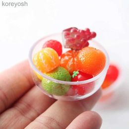 Kitchens Play Food 1/12 Dollhouse Miniture Bol Transparent avec 8pcs Fruits Modèle Cuisine Accessoires Alimentaires pour Maison de Poupée Décor Faire Semblant Jouer ToysL231104