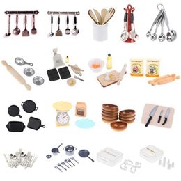 Les cuisines jouent à la nourriture 1/12 Mini Doll House Baking and Cooking Simulation Game Mini Ustensiles Metal Whistle Jar Set Utilisé pour Doll Kitchen Food Toy ACCESSOIRES D240525