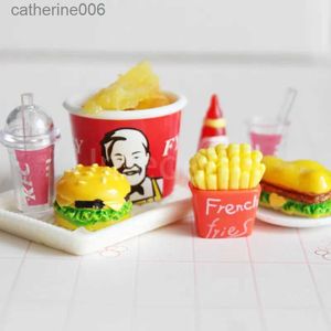 Keukens Play Food 1/6 Schaal Fantasiespel Miniatuur Poppenhuis Mini Hamburger Frietjes Fast Food voor BJD Barbies Pop Keuken Accessoires ToyL231026