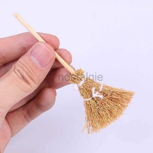 Kitchens Play Food 1pcs Dollhouse Furniture Miniature Dolls House Kitchen Yard Accessory 1/12 Wood Broom Toys Classic Fitend Play Furniture Toys 2443