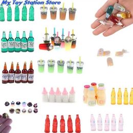 Kitchens Play Food 5 Mini Water Bottles Mini Doll Houses Mini Doll Food Kitchen and Living Room Accessories Childrens Cadeaux Pretend Game Toys D240525