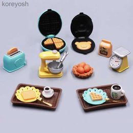 Playes de cocinas Food Diy Dollhouse Bear Biscuits 1/12 Muebles en miniatura Toster Mixer Electronic Scale Model Juego de cocina para niña GiftL231104