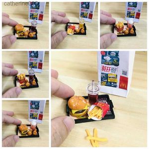 Cozinhas Play Food NOVO 1 conjunto 1/6 escala Dollhouse Miniatura Hamburger Mini Fried Chips Coca-Cola Fast Food para Doll House Kitchen Play Toys AcessóriosL231026