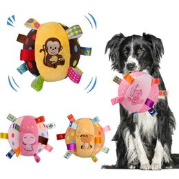 Kitchens Play Food Plush Dog Vocal Toy Ball es un interesante juguete de mascotas interactiva con campanas limpiando los juguetes masticadores de perros pequeños gatos y cachorros S24516