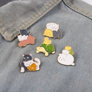 Pile de kitten épingles en émail kawaii chatoye chaton jouant à pile les broches en métal badges animaux épingles cadeau pour l'amant de chat