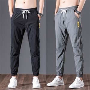 kksky Printemps Joggers Pantalon Hommes Respirant Crayon Pantalon De Mode Streetwear Pantalon En Nylon Surdimensionné Style Coréen Hommes Vêtements X0615