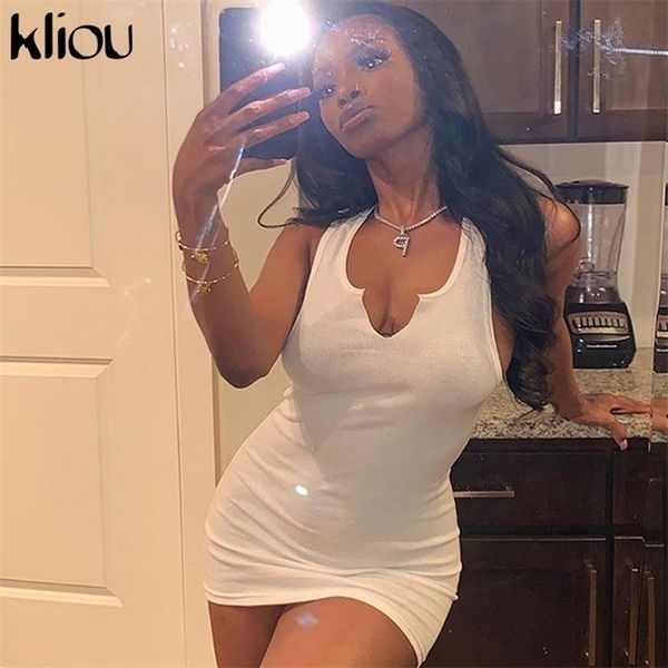 Kliou Coton Sans Manches Col En V Femmes Robe Élastique Fitness Mode Solide Blanc Maigre Moulante Mini Robes Streetwear Tenues 220311