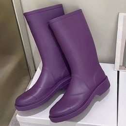 Bottes de pluie longues pour femmes, hauteur du genou, bout rond, semelle épaisse, combinaison pour toutes les saisons, styliste de piste, à enfiler, en caoutchouc, augmentant la hauteur, imperméables, longues bottes de pluie