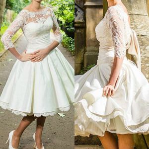 Genou Longueur Robes De Mariée Courtes De Plage Dentelle Appliqued Satin Une Ligne Robes De Mariée 3/4 Robe De Mariée Jardin Pas Cher