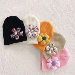 Bonnet tricoté pour nouveau-né chapeau chaud enfants fleur Skullies Bonnet en tricot solide avec grande fleur de soleil bébé filles Turban chapeaux casquette