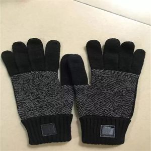 Gants tricotés Designer classique Automne Couleur unie Lettre européenne et américaine Couple Mitaines Mode d'hiver Gant à cinq doigts Noir Gris 89