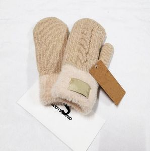 Gebreide handschoenen Klassieke ontwerper Herfst Effen kleur Europese en Amerikaanse letterpaar Wanten Wintermode Vijfvingerhandschoen Zwart Grijs 6650