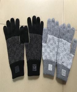 Gants en tricot classique designer automne couleur solide européenne et américaine couple mittens fashion hiver cinq gant gant 2816234