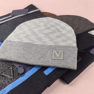 Gorro de punto diseñador mujer gorro de lana gorro de calavera para hombres gris azul negro capó a cuadros simple retro otoño elástico cálido para hombre gorros de lujo letra a cuadros mz012