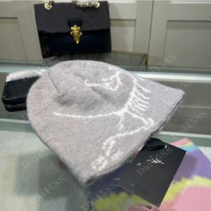 Chapeau tricoté hiver tricoté grande marque bonnet/casquettes de crâne empilés Baotou lettre chapeau de laine côtelé