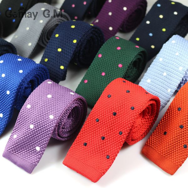 Cravate tricotée Cravates à bout plat 20 couleurs 145 * 5 cm Cravates à col étroit pour hommes Cravate brodée pour cravate d'affaires pour hommes Cadeau de Noël Shi gratuit