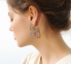Nudo 2022 nuevo 925 aguja de plata letra V pendientes de diamantes de imitación artificiales simples para mujer joyería de moda (5 uds de envío gratis)