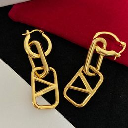 Pendientes sencillos clásicos con nudo para mujer, aretes colgantes con letras de Metal de Color dorado, joyería de diseño de lujo para mujer, regalos de fiesta