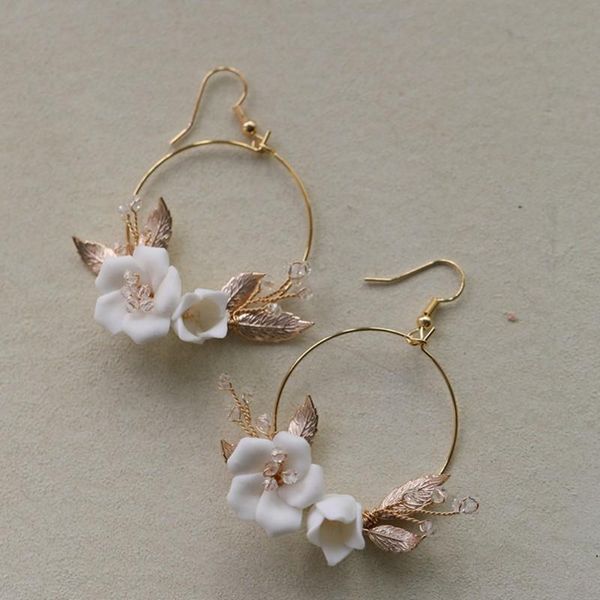 Boucles d'oreilles de mariage rondes avec nœud couleur or, accessoires de mariée floraux en céramique, feuille faite à la main pour femmes