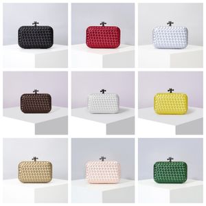 KNOT MINAUDIERE CRUTTY SAG FOURDARD INTRÉCCIO CUIR SEUX SEUX COMMET MAGNÉTIQUE COURTURE MUDE MUDE FINE FEMME DIGNE SAGS PART