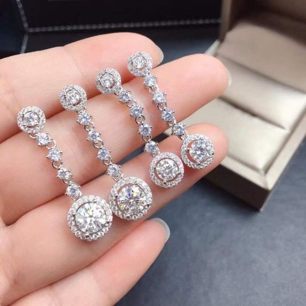 Pendiente de moissanita con nudo Pendientes de diamantes simples para dama Plata de ley 925 Certificado de venta incluido con envío gratis Venta de liquidación