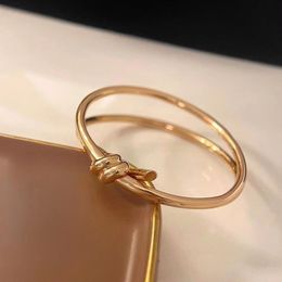 bracelet en or demi-diamant noué bracelet creux monogramme de luxe de créateur diamant plaqué 18 carats bracelet en or et argent de mariage en acier inoxydable 925