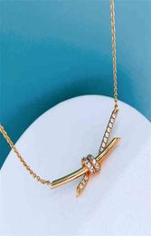 Corde nouée et pendentif noeud collier de diamant de simulation de mode chaîne de clavicule en chanvre ed femmes 039s style de déplacement289n8648902