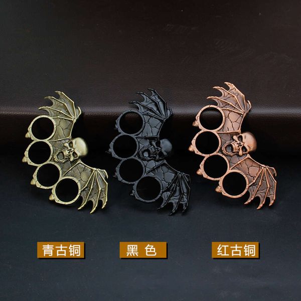 Knuckle Expédition rapide Facile à utiliser Édition limitée Quatre bagues multifonctions Knuckleduster Gros Iron Fist Ouvre-bouteille Soutien-gorge de fenêtre