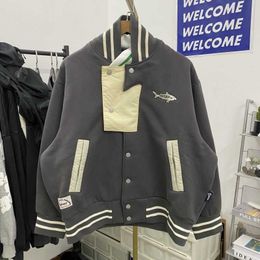 Kolor marca de moda japonesa 22aw nueva chaqueta de béisbol gruesa con Panel Irregular bicolor térmica para hombres